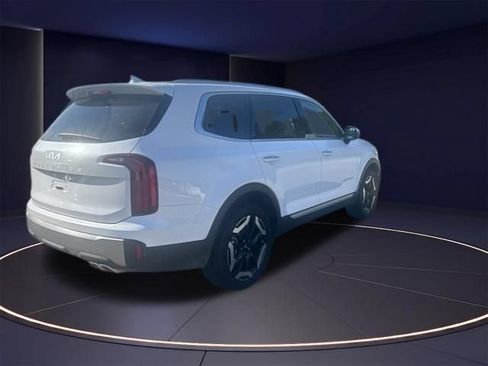 Used 2025 Kia Telluride S FWD image 5