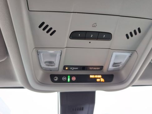 Used 2024 GMC Terrain SLT w/ Infotainment Package II image 28