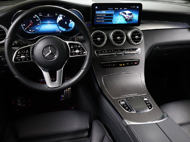 Used 2021 Mercedes-Benz GLC 300 4MATIC image 15