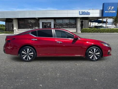 Used 2022 Nissan Altima 2.5 SV image 9