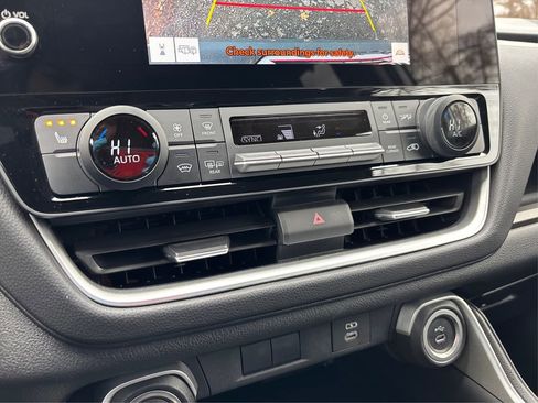 Used 2025 Toyota Grand Highlander AWD image 26