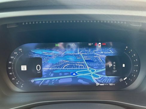 Certified 2025 Volvo XC40 B5 Plus AWD/4WD image 19