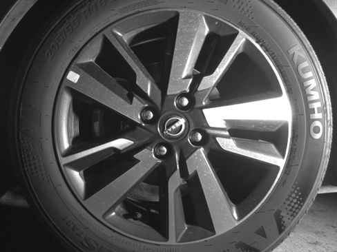 Used 2025 Nissan Versa SV image 12