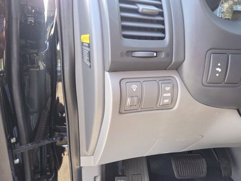 Used 2012 Kia Sedona EX w/ Luxury Pkg image 24