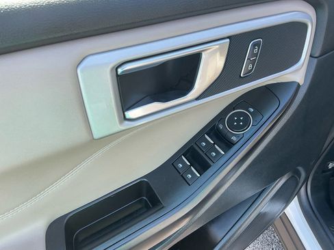 Used 2020 Ford Explorer XLT w/ Equipment Group 202A RWD image 16