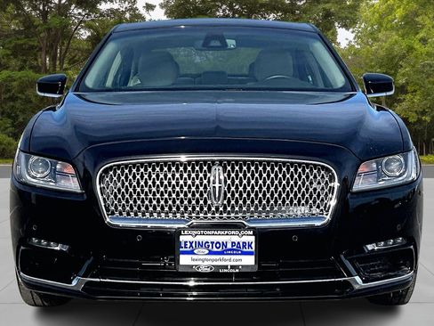 Used 2019 Lincoln Continental Select image 2