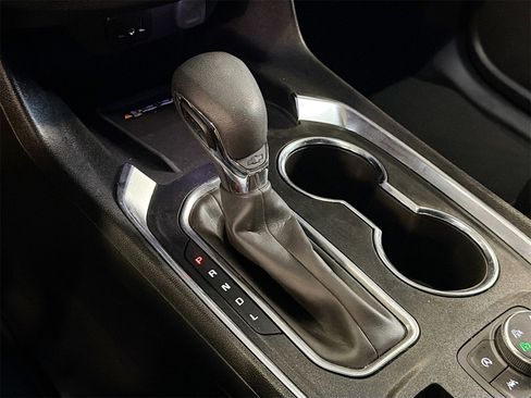 Used 2023 Chevrolet Traverse LT image 17