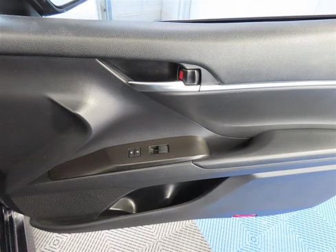 Used 2021 Toyota Camry LE image 32