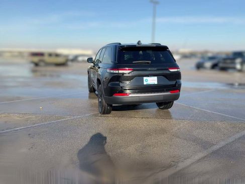 New 2026 Jeep Grand Cherokee Altitude image 9