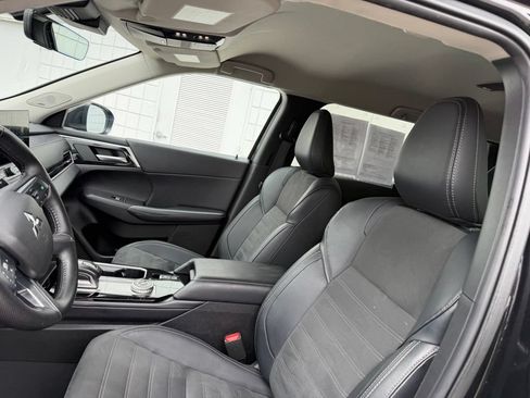 Used 2025 Mitsubishi Outlander SE FWD image 19