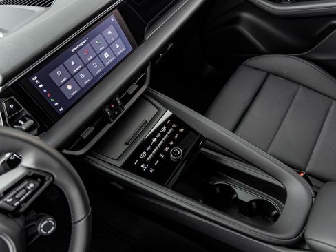 Certified 2026 Porsche Macan 4 Electric AWD/4WD image 29