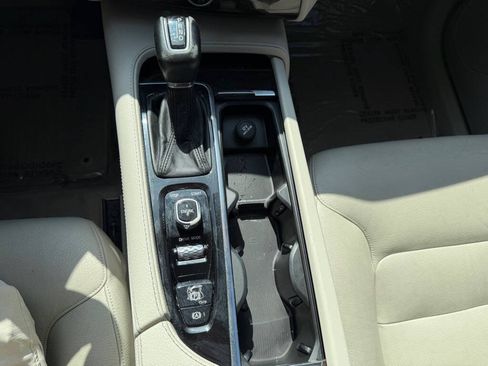 Used 2016 Volvo XC90 T6 Momentum AWD/4WD image 22