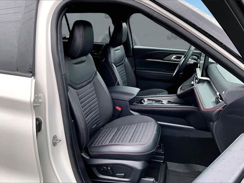 Used 2025 Ford Explorer ST-Line image 14