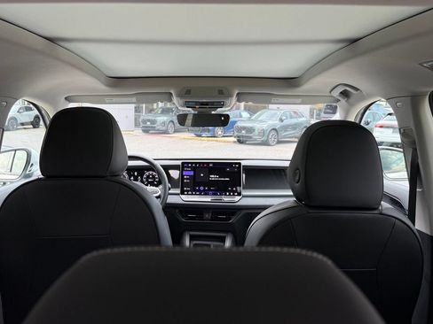 Used 2026 Volkswagen Tiguan SE w/ Panoramic Sunroof Package AWD/4WD image 18