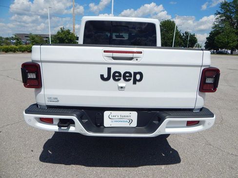 Used 2023 Jeep Gladiator Overland image 4