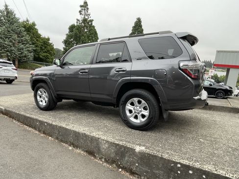 Certified 2019 Toyota 4Runner SR5 AWD/4WD image 5