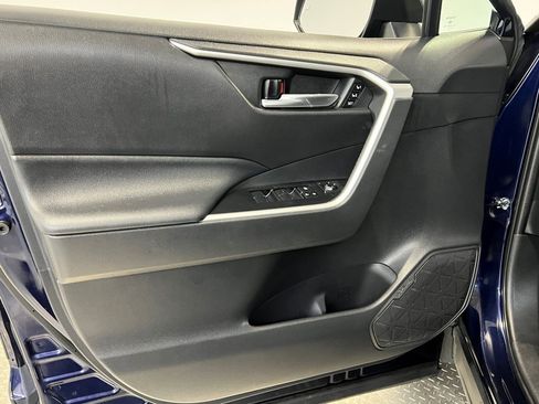Used 2021 Toyota RAV4 XLE Premium image 33