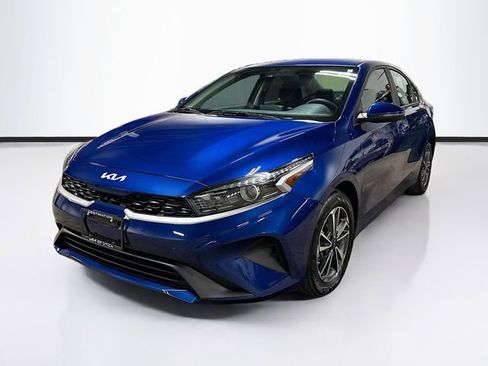 Used 2023 Kia Forte LXS w/ LXS Technology Package FWD image 3