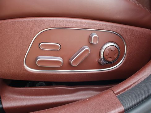 Used 2023 Genesis G90 3.5T AWD/4WD image 17