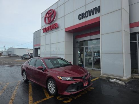 Used 2018 Toyota Camry LE image 1