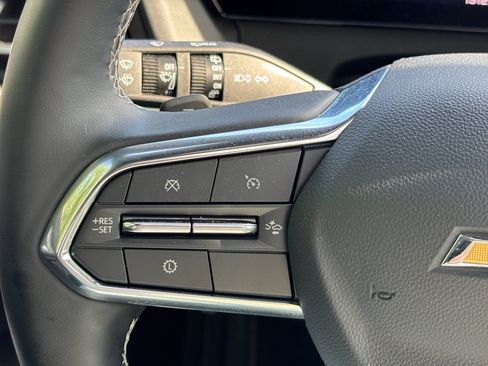 Used 2025 Chevrolet Traverse LT w/ Sun and Wheel Package FWD image 19