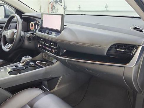 Certified 2026 Nissan Rogue SL FWD image 23