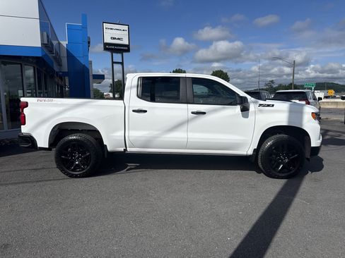 Used 2023 Chevrolet Silverado 1500 LT Trail Boss w/ LPO, Dark Essentials Package AWD/4WD image 2