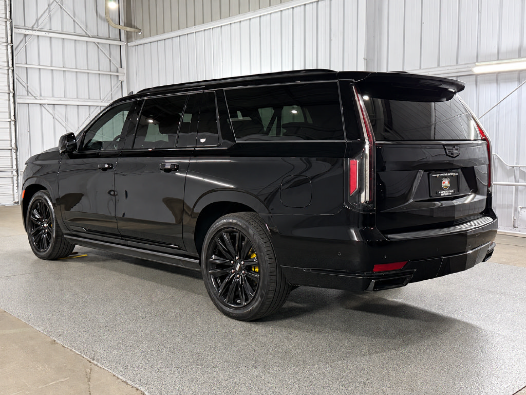 Used 2023 Cadillac Escalade ESV Sport Platinum w/ Heavy-Duty Trailer Package AWD/4WD image 12