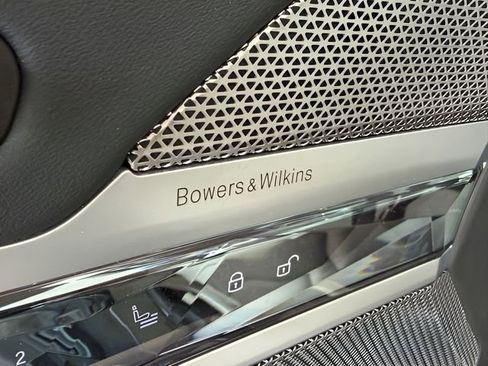 Certified 2023 BMW 740i image 18