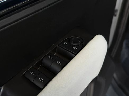 Used 2025 GMC Canyon AT4 w/ AT4X Package image 27