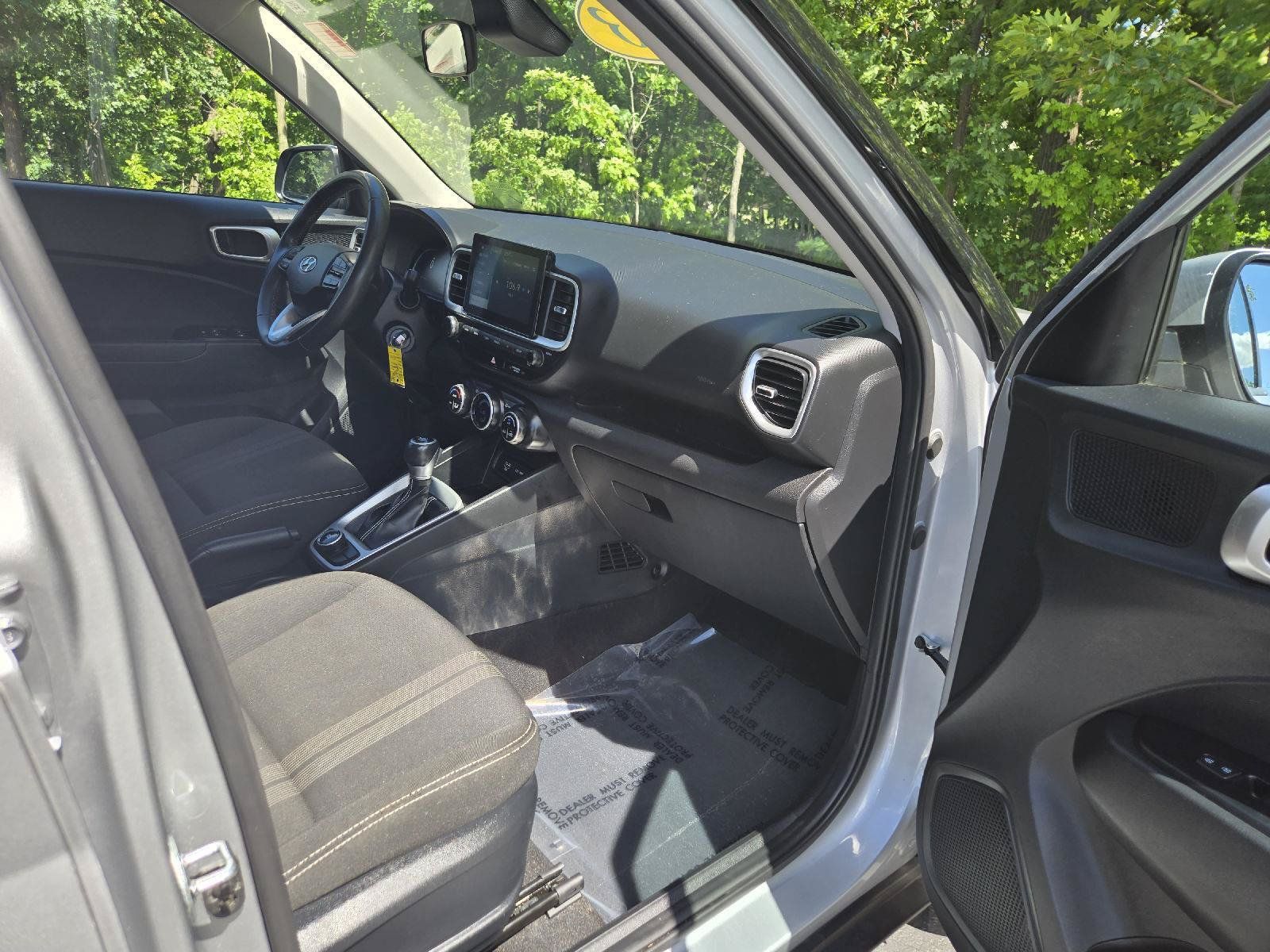 Used 2023 Hyundai Venue SEL FWD image 22