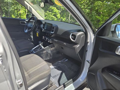Used 2023 Hyundai Venue SEL FWD image 22