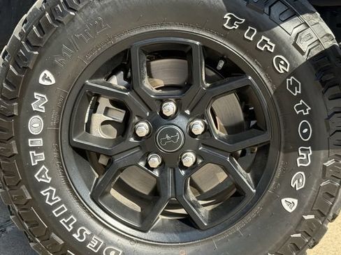 Used 2024 Jeep Gladiator Sport AWD/4WD image 8
