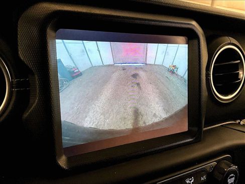 Used 2018 Jeep Wrangler Unlimited Sahara image 20