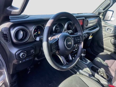 Certified 2023 Jeep Wrangler Unlimited w/ Sun & Screen Package AWD/4WD image 10