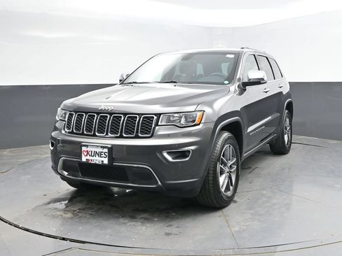 Used 2017 Jeep Grand Cherokee Limited w/ Trailer Tow Group IV AWD/4WD image 3