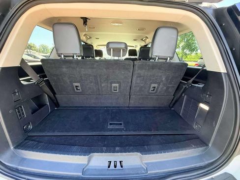 Used 2024 Ford Expedition XLT AWD/4WD image 9