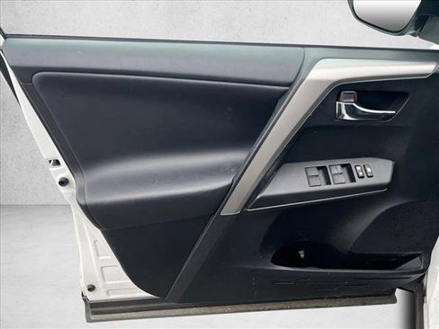 Used 2016 Toyota RAV4 XLE image 9