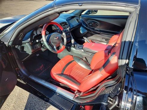 Used 2004 Chevrolet Corvette Coupe image 17