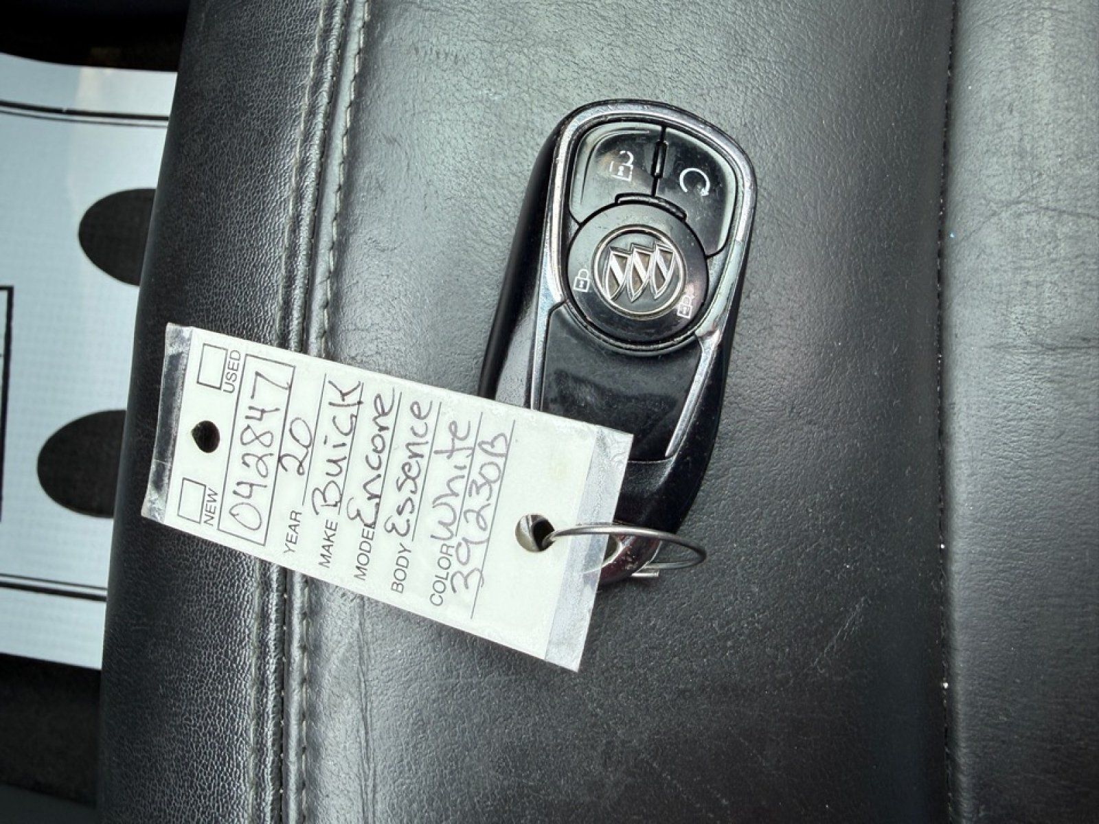 Used 2020 Buick Encore Essence FWD image 37