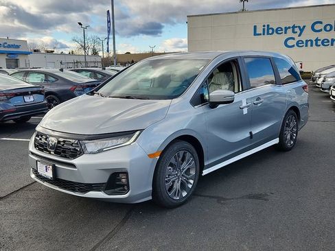 New 2026 Honda Odyssey Touring image 3