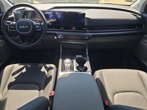 New 2026 Kia Carnival EX FWD image 13