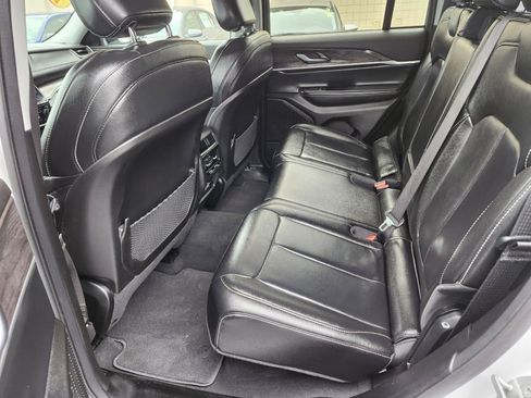 Used 2023 Jeep Grand Cherokee Limited image 16