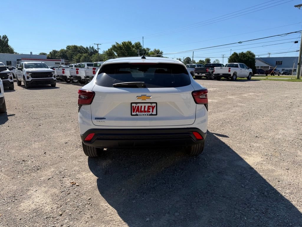 New 2026 Chevrolet Trax LS w/ LS Convenience Package FWD image 5