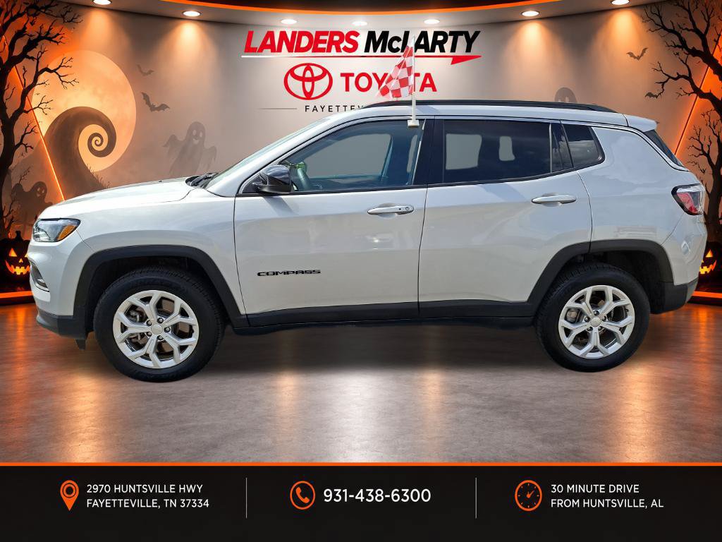 Used 2024 Jeep Compass Latitude AWD/4WD image 6