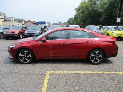Used 2022 Hyundai Elantra Limited FWD image 10