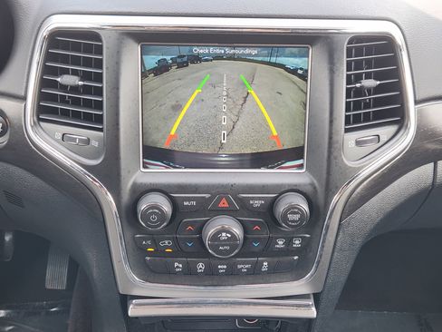 Used 2018 Jeep Grand Cherokee Altitude RWD image 17
