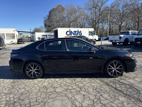 Used 2022 Toyota Camry SE image 8