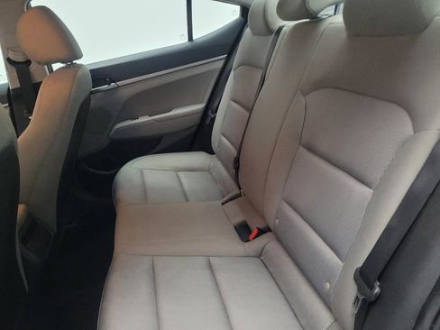 Used 2017 Hyundai Elantra SE image 18