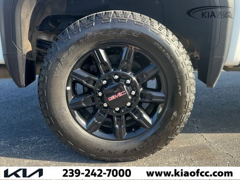 Used 2026 GMC Sierra 2500 AT4 AWD/4WD image 9